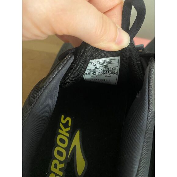 Brooks Ghost 17 8.5 Wide 2E black sneakers men’s shoes black yellow main image 9